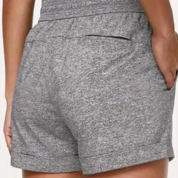 Lululemon Spring Break Away Short II‎ - size 4 Heather Lux Gray - Picture 3 of 7